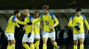 NBA｜重摔倒地迟迟不能起身 库里受伤全场寂静